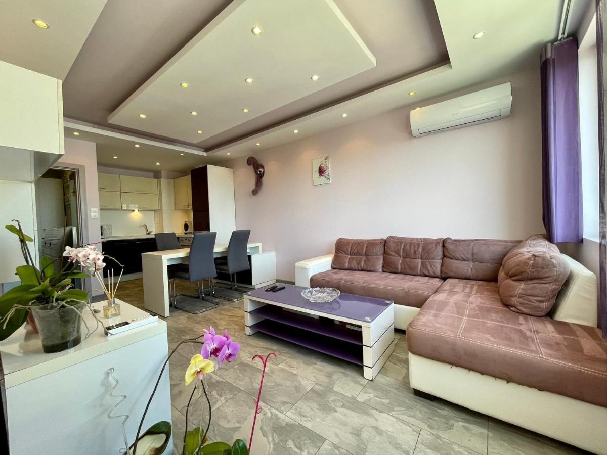 Апартамент Чаролит / Apartment Charoite Burgas Exterior photo